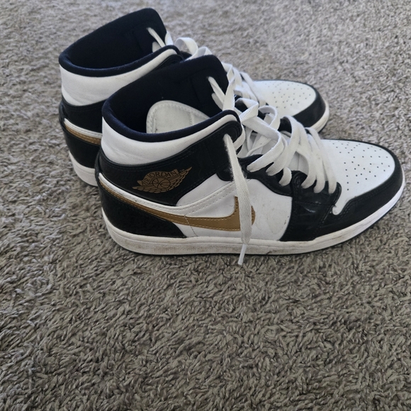 Air Jordan 1 Mid SE w/box - Picture 7 of 11